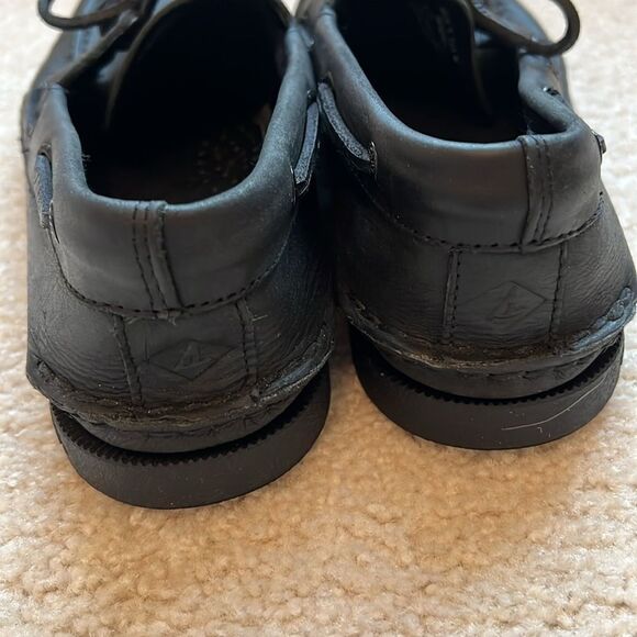 Men’s Sperry Top Sider size 10 black 2 eye boat shoes.